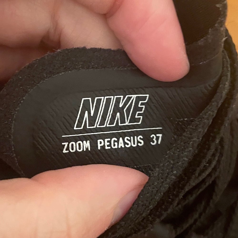 Nike Zoom Pegasus 37 Women’s 7.5 Black/White Sneakers - Picture 3 of 7